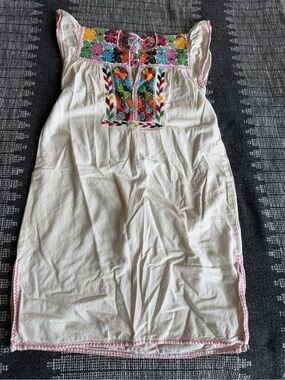 Embroidered Mexican-Style White Cotton Tunic Dress with Multicolor Floral Yoke